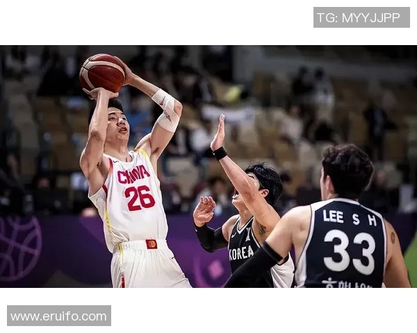 中国男篮迎战美国梦之队的巅峰对决展现篮球实力与激情的较量 中国男篮迎战美国梦之队的巅峰对决展现篮球实力与激情的较量