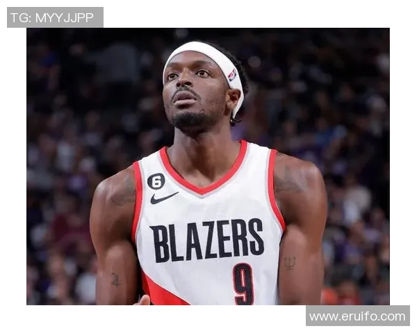 杰拉米格兰特如何在NBA赛场上展现个人才华与团队合作的完美结合